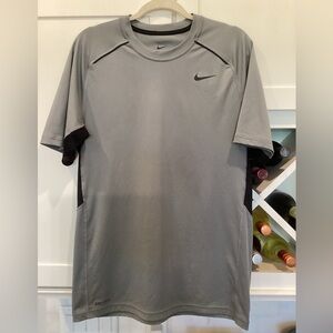 Men’s Nike Dri-Fit Tshirt. (M)